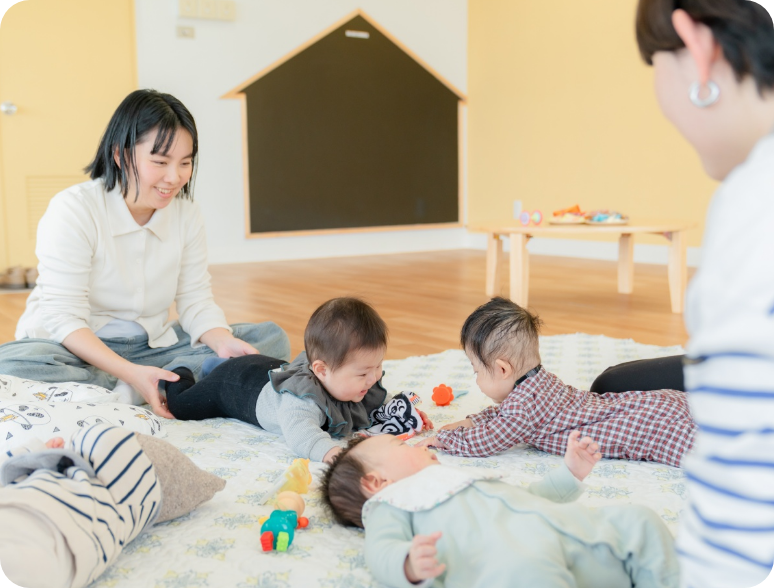 ママHOTで遊ぶママと赤ちゃんたち