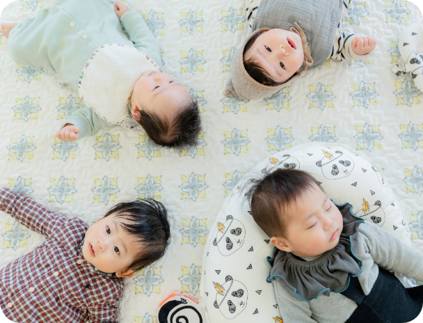 イベントに参加している赤ちゃん