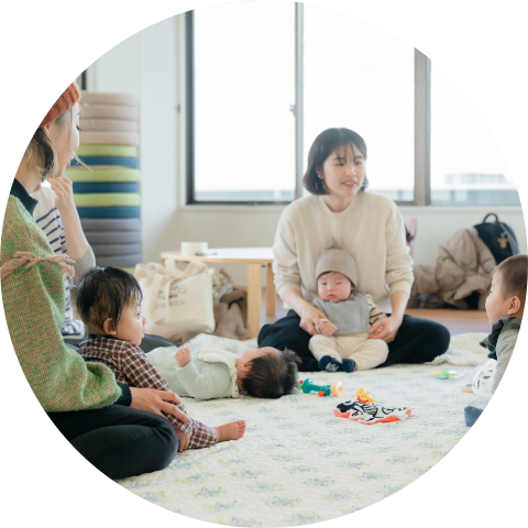 ママのHOTステーションで談笑するママたち